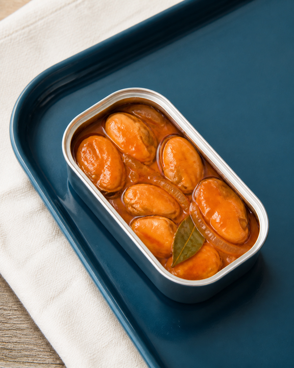 Mejillones en escabeche de la Abuela Chon en una lata abierta